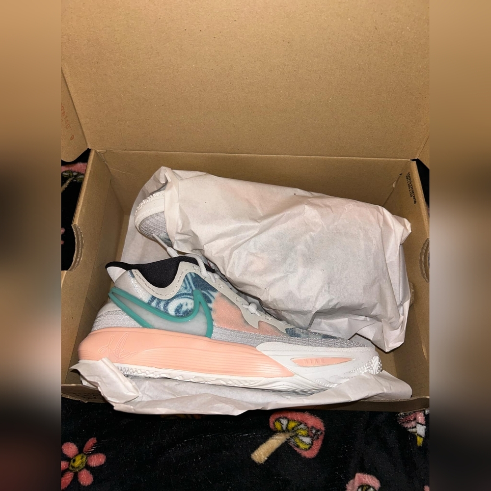 Nike Kyrie 8 - Picture 4 of 5